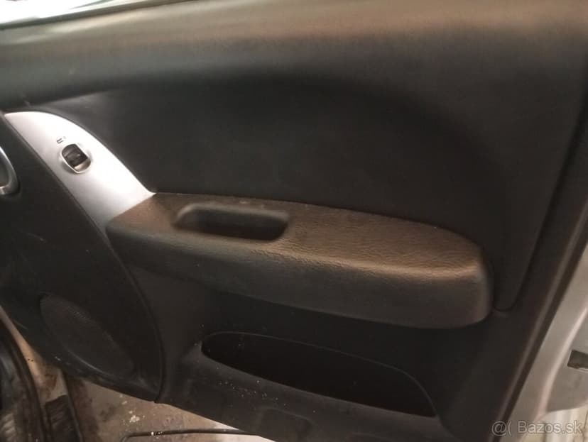 Rozpredám Jeep Cherokee KJ 2.5, 2.8crd