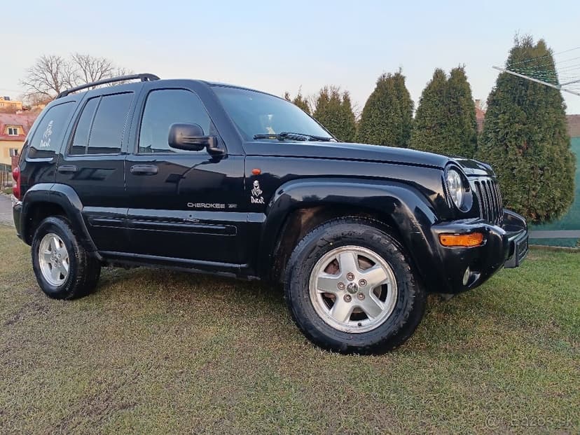 Jeep cherokee kj 2,5 105kw 5st manuál 4x4