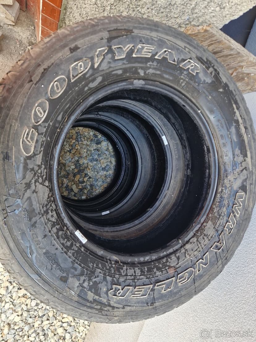 Predám 275/65 R18 Goodyear Wrangler