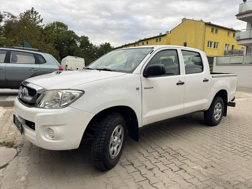 TOYOTA HILUX 2,5 DIESEL 4X4 ROK VÝROBY 2012