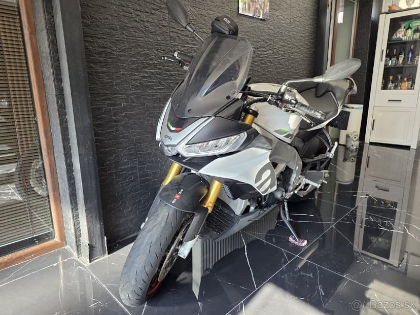 Aprilia tuono v4 1100