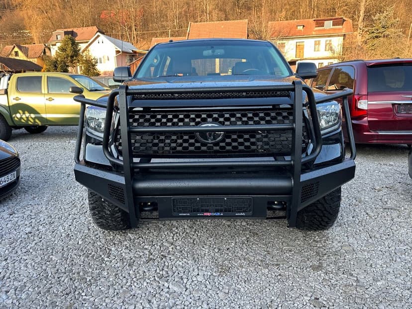 2017 Toyota Tundra Platinum 1794 5,7 V8 kola 35” lift 3” LPG