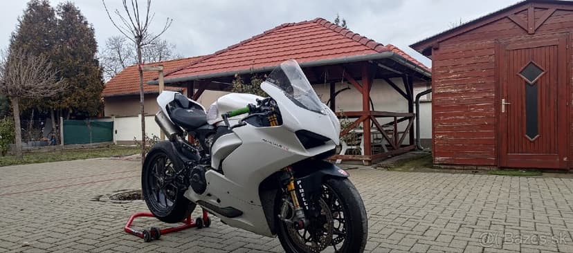 Ducati panigale V2