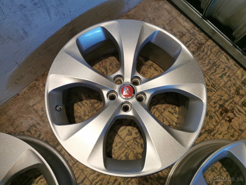 NOVÁ SADA - Jaguar E-Pace - originál 20" alu disky
