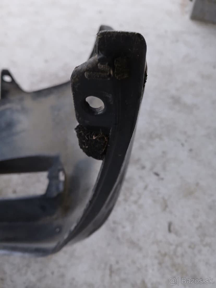 Toyota Land Cruiser LC - predný nárazník