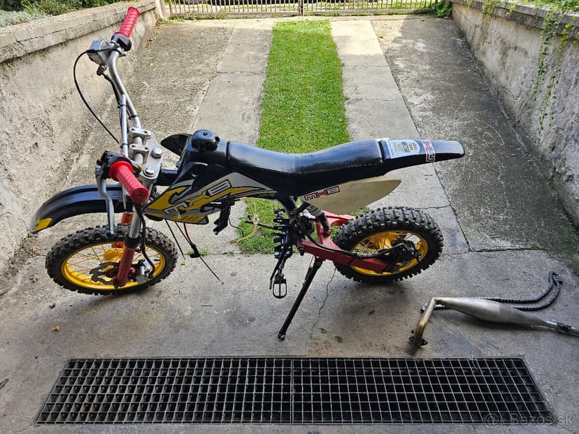 Pitbike kostra s držiakom na pionierový motor.