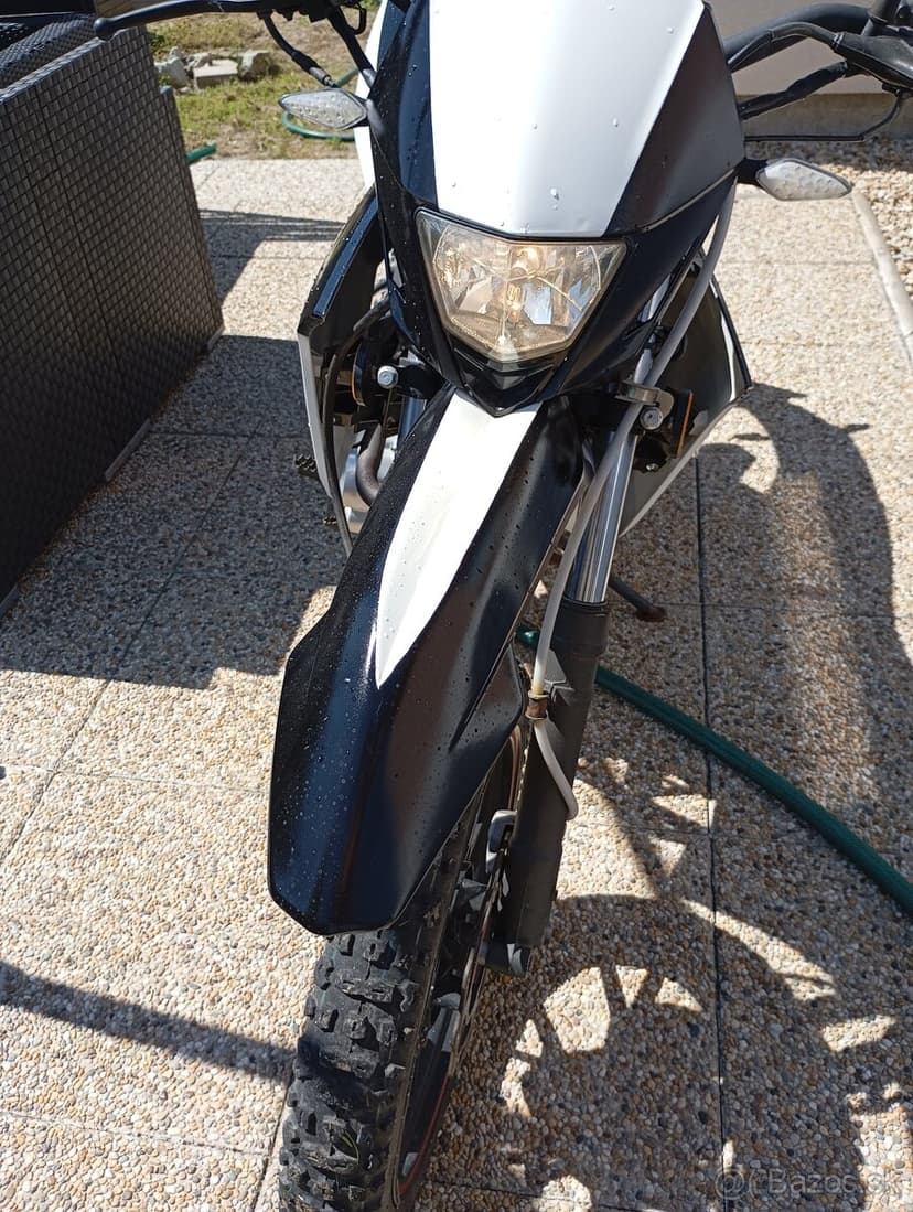 125 crs enduro na značkách