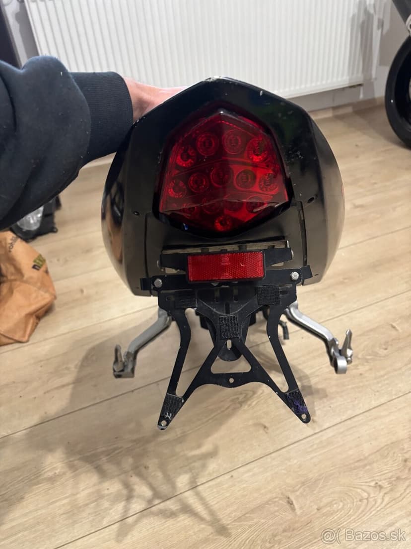 Podsedadlovy ram a pladt na Suzuki Gsxr 1000 03-04