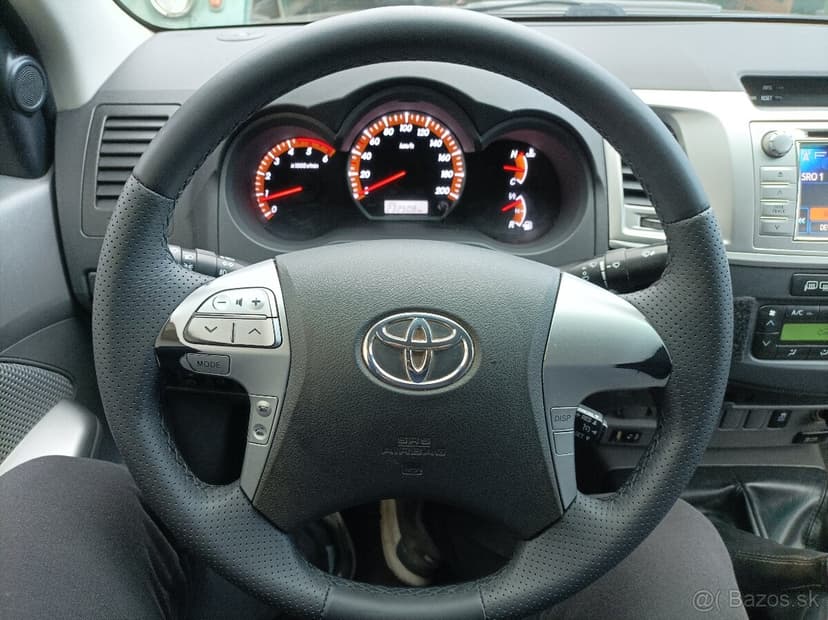 toyota Hilux 3.0  4x4 manuál