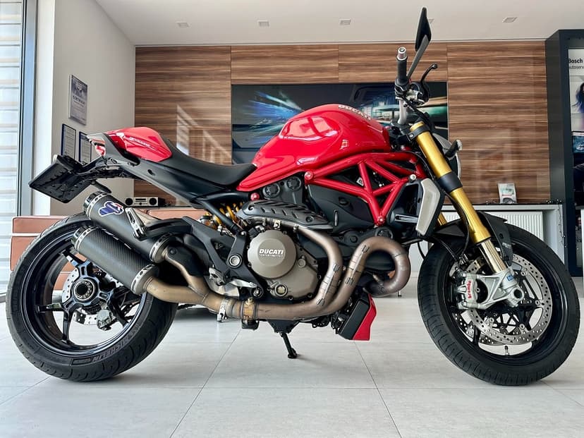 Ducati Monster 1200 S