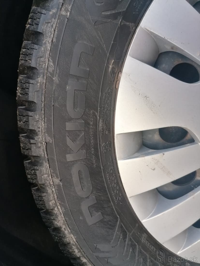 Nokian HAKKAPELIITTA 8 215/55 R 16 zimné pneumatiky