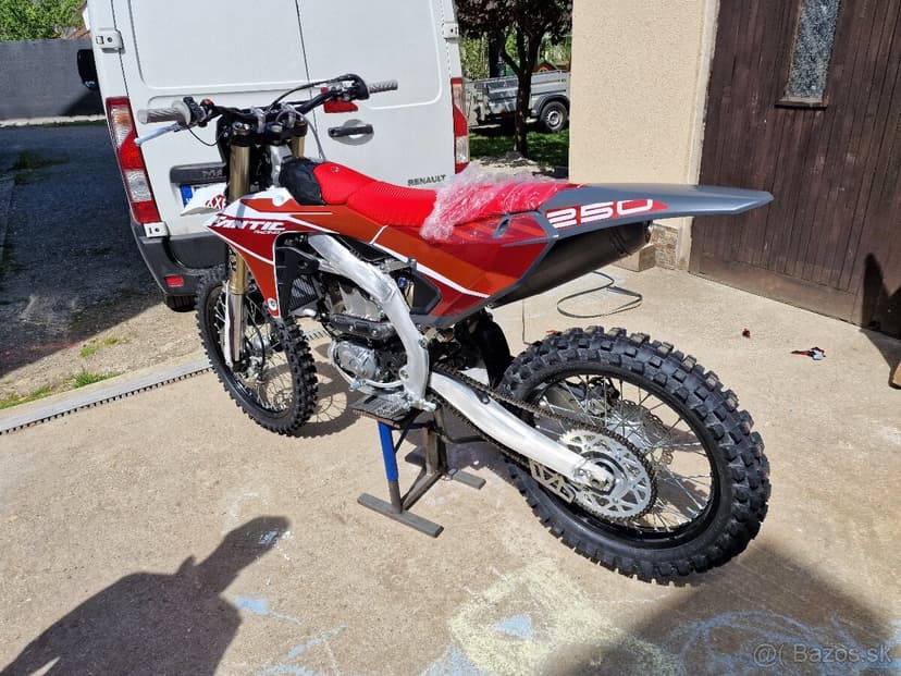Fantic XXF 250 2025  Yamaha yz250f 25