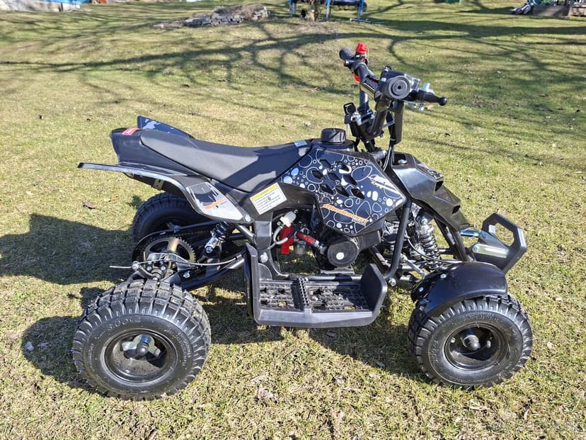 Detska benzinova štvorkolka