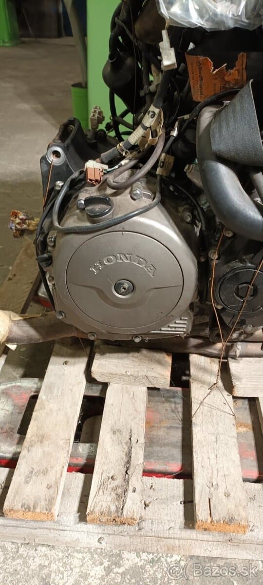 Motor Honda CBR 1100 Blackbird – injektor + rám na buggy