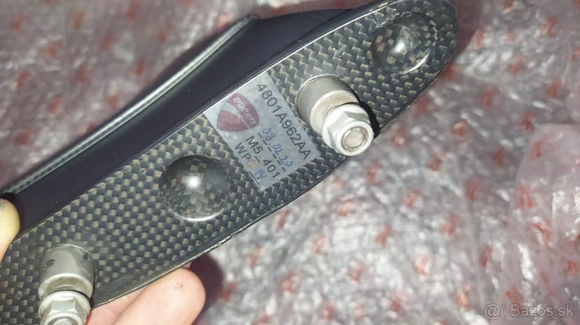 Ducati panigale v4 karbonové křídlo