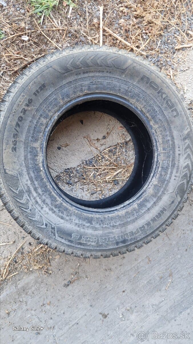 Predam pneu znacky NOKIAN 265 /70 r16  112 T