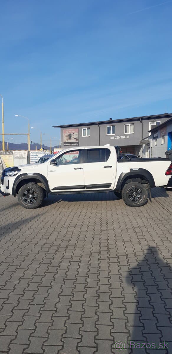 Toyota hilux 2,8  150kw