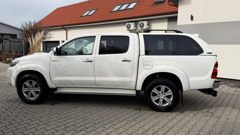 TOXOTA HILUX — NA PREDAJ / aj na splatky