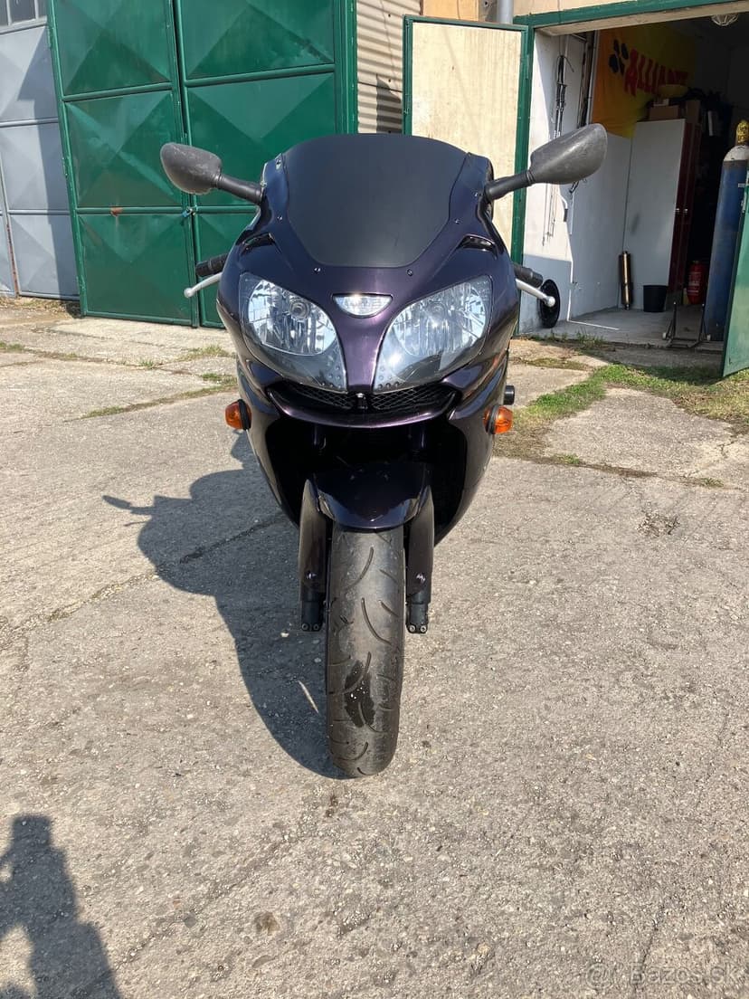 Kawasaki ZX9R