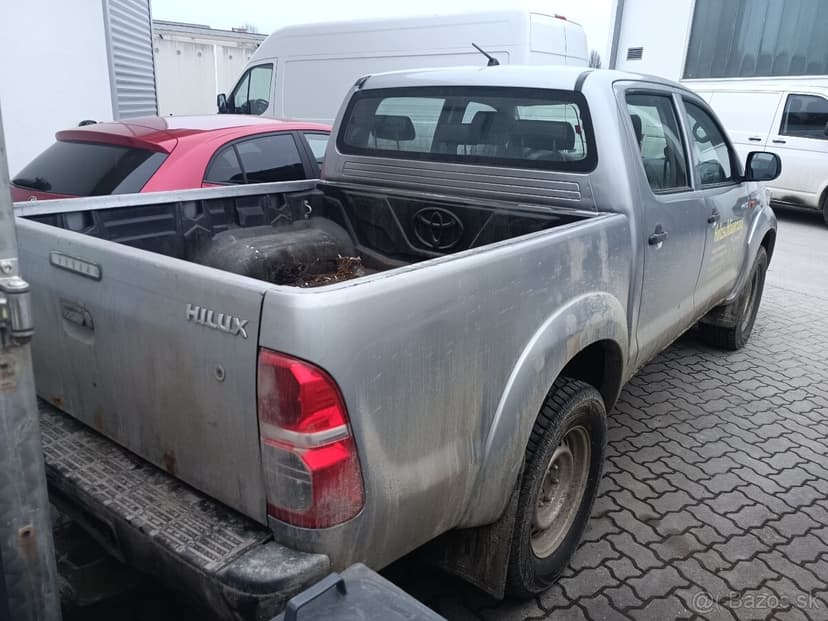 TOYOTA HILUX - NA PREDAJ / AJ NA SPLATKY