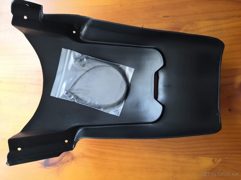 BMW plastový kryt před zadní kolo, krytí pružiny