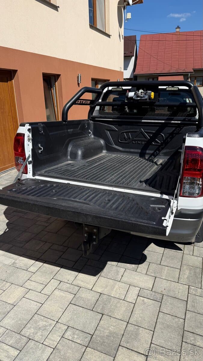 Toyota Hilux rám na korbu s navijákom a osvetlením + vanička