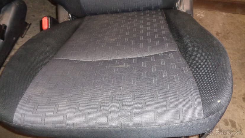 Suzuki Jimny sedačky predné  + zadné