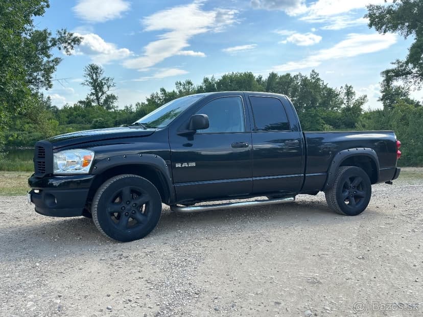 Dodge ram 1500 V8