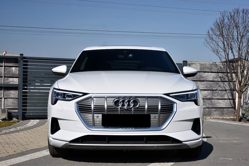 Audi E-tron 50 quattro 230 kW / DRIVE SELECT / KAMERA / PANO