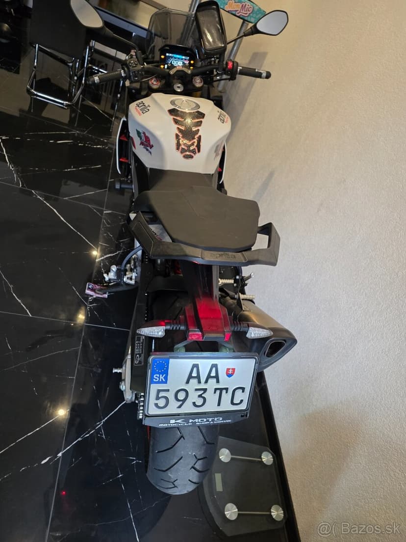 Aprilia tuono v4 1100