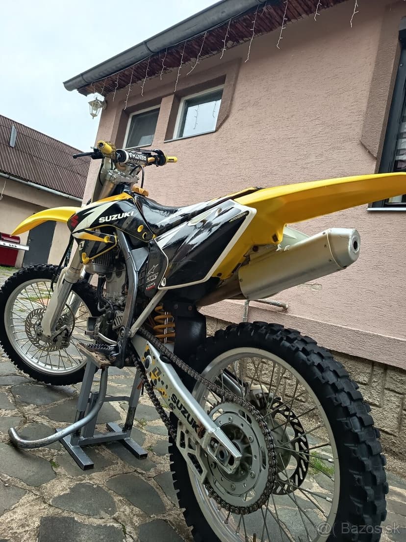 Suzuki rmz 250