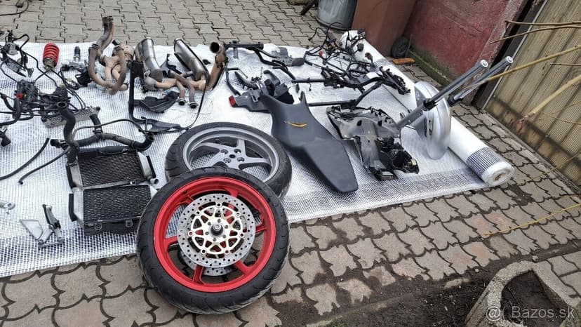Honda VFR 800 '06 náhradné diely