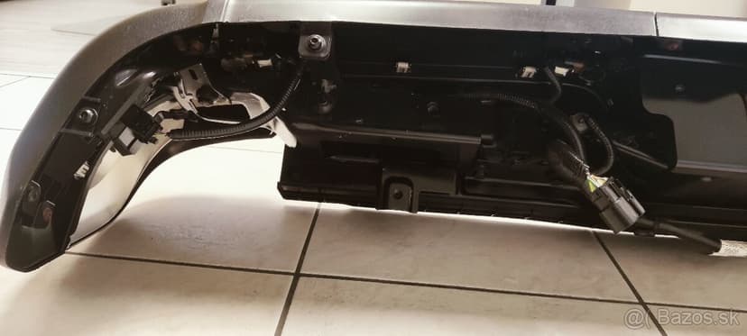 VW Amarok zadný nárazník