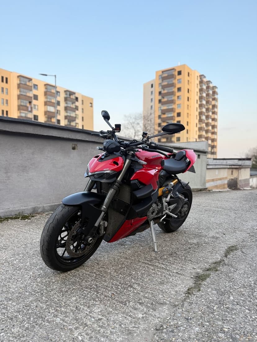 Ducati Streetfighter V2