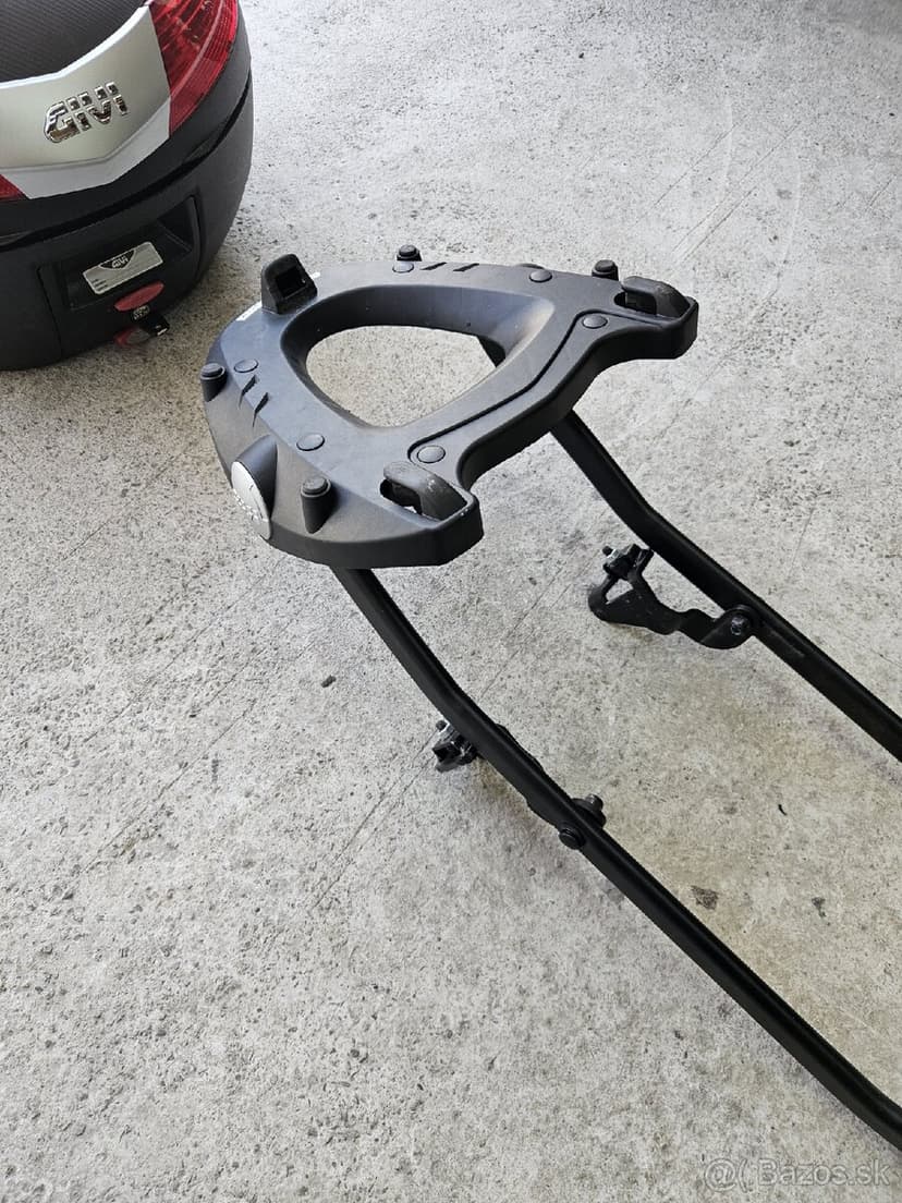 Držiak a kufor givi na yamaha fz8 / Fazer