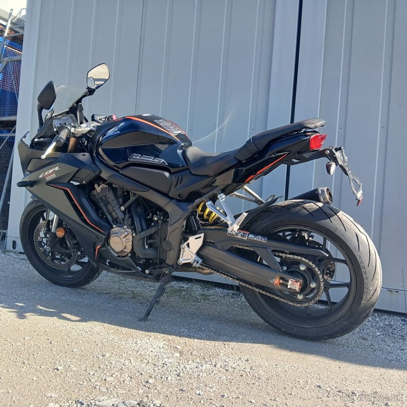 predám ľahko buchnutú Honda CBR 650R