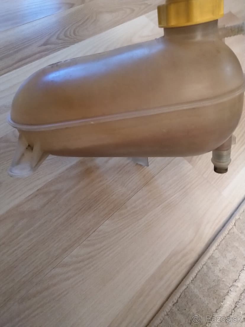 Vyrovnávacia nádržka Ford Sierra