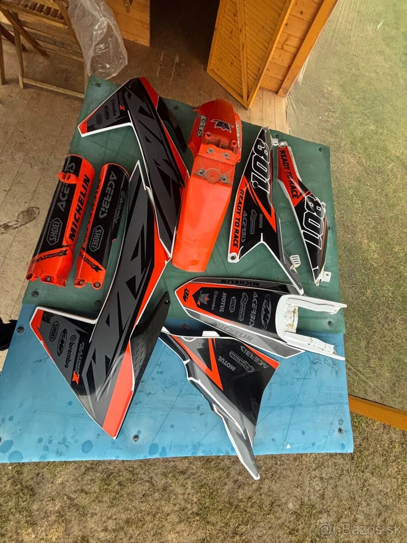Predám tieto plasty z polepom ktm excf 250 2024 ako nové