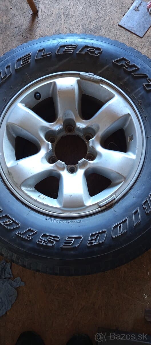 Nissan patrol koleso rezerva