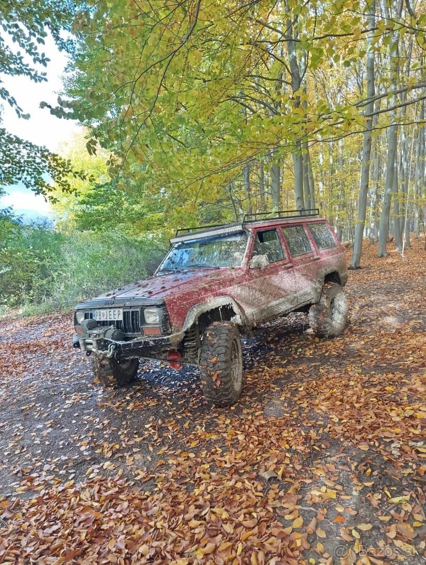 Predám jeep Cherokee xj 4.0 manuál