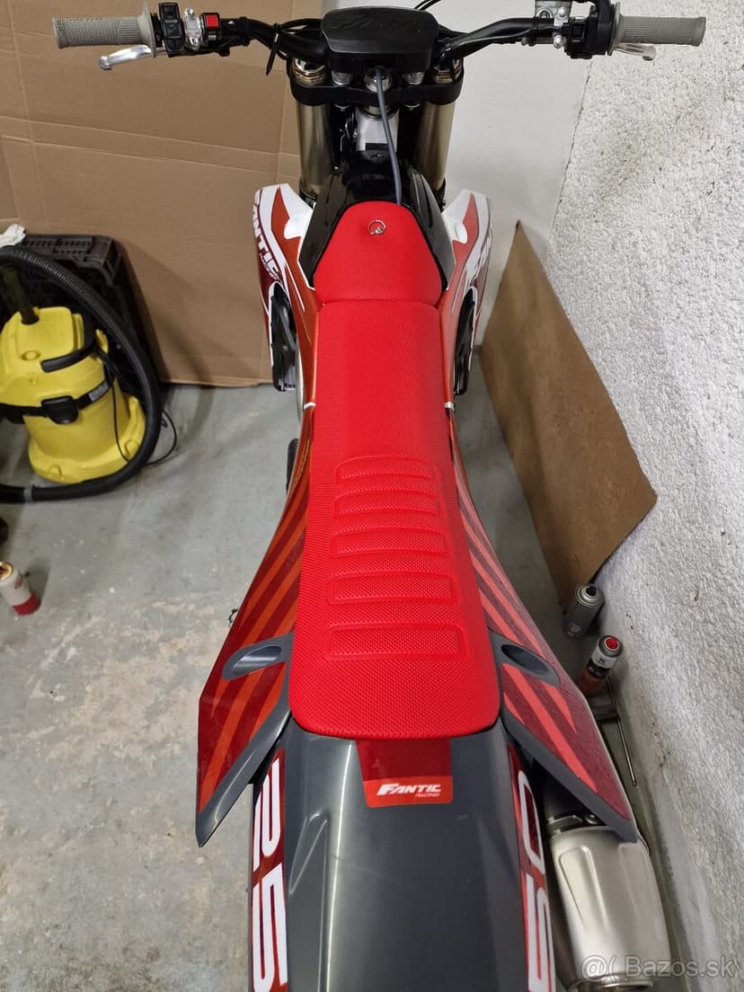 Yamaha yz250f 2025 ( Fantic XXF 250 )