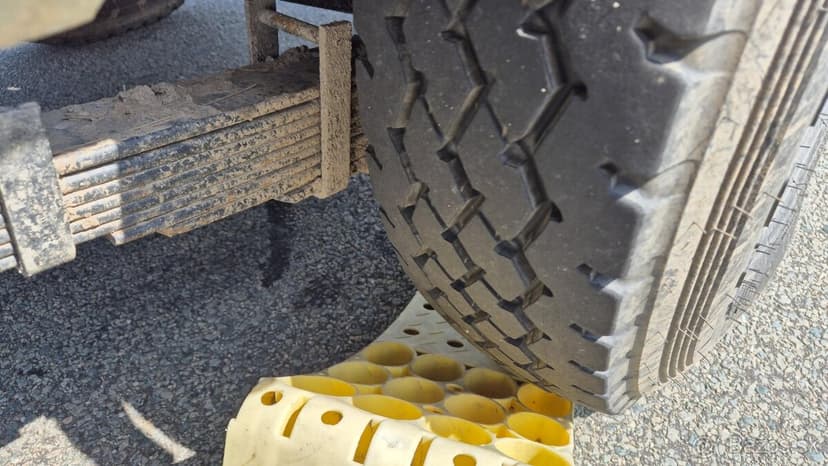 Prodám TOYOTA LAND CRUISER 79 montážní plošina