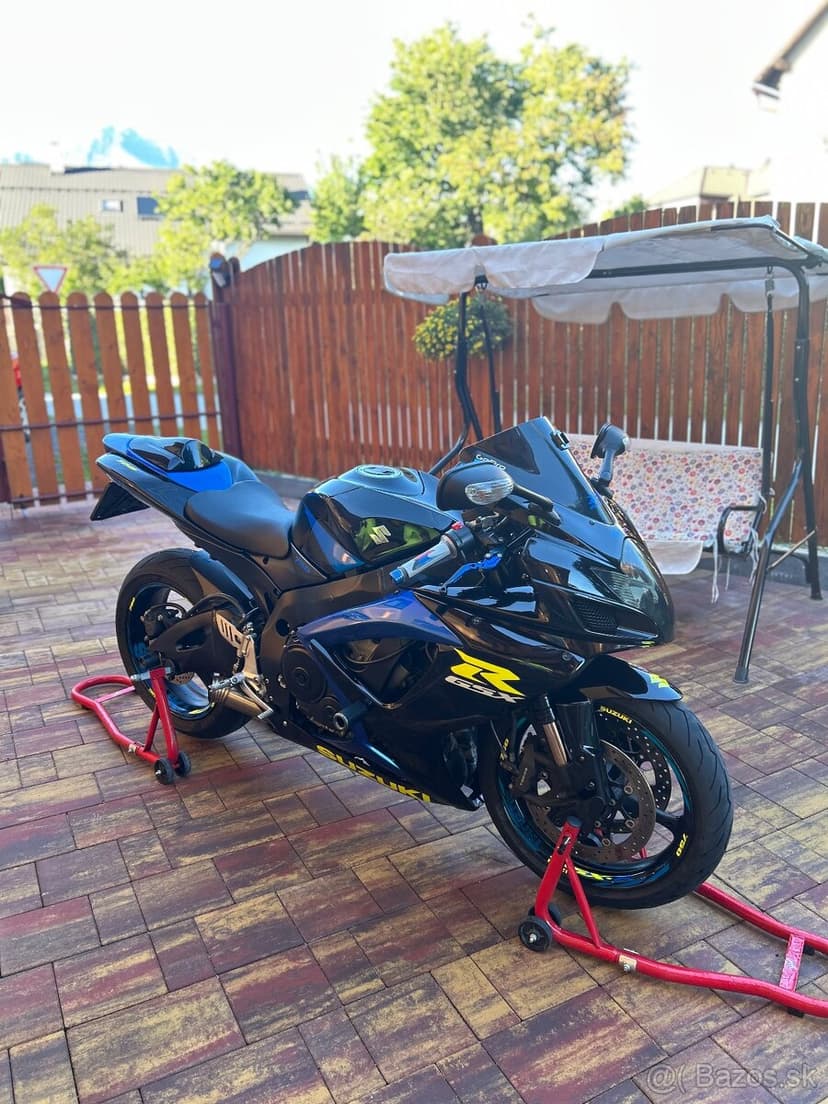 Suzuki gsxr 750 k7