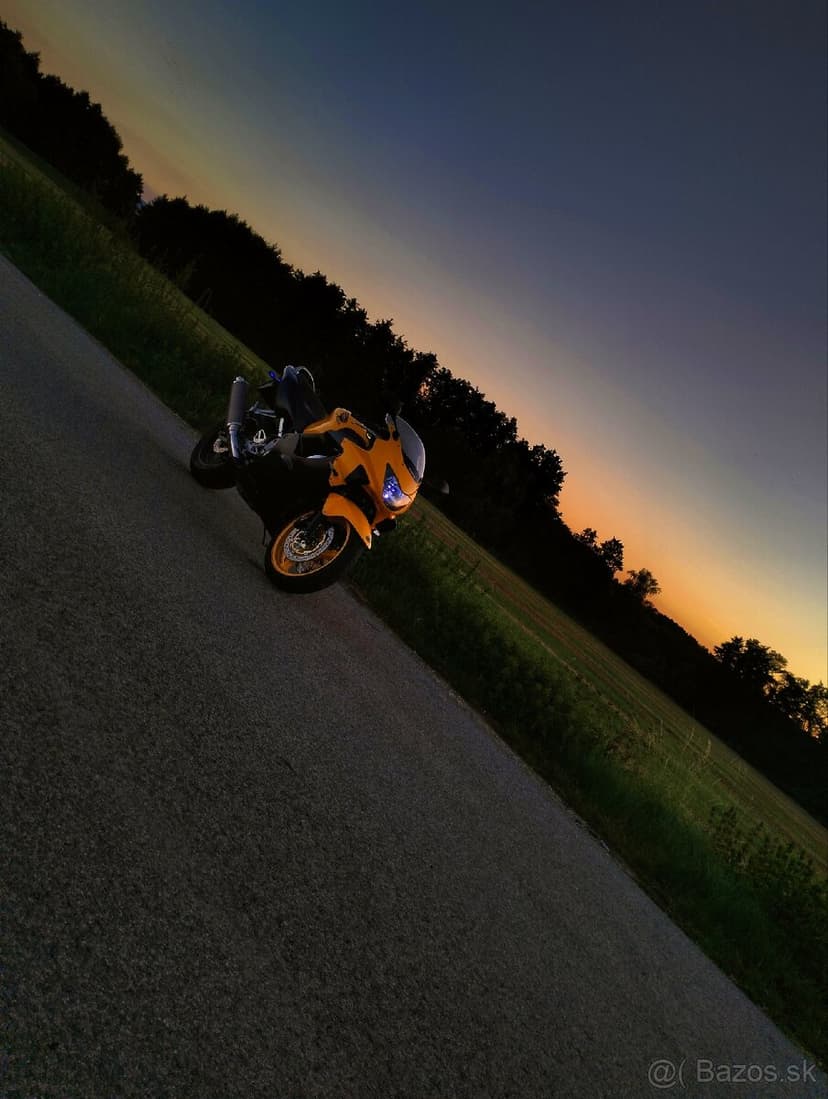 Honda CBR600 F4 (2000) – plne dokončený projekt / bez TP