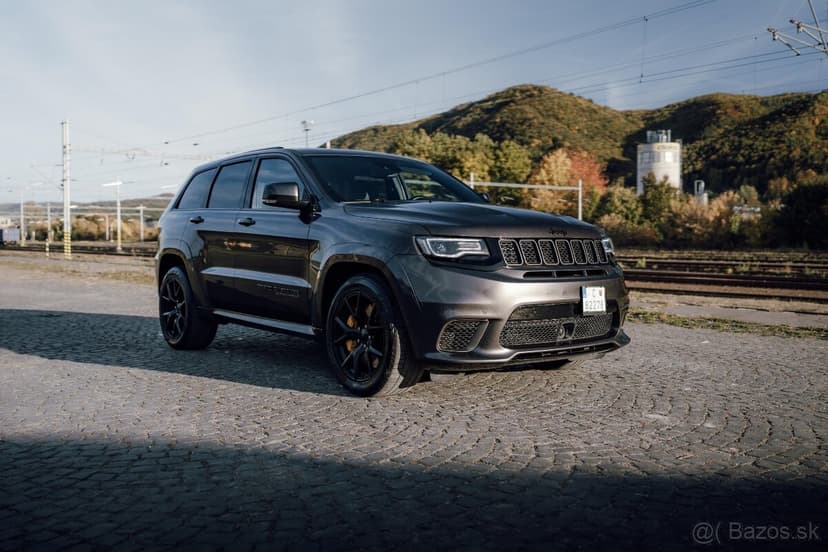 JEEP GRAND CHEROKEE TRACKHAWK 6.2 HEMI V8
