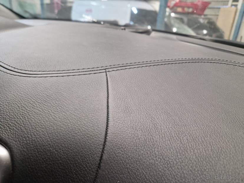 Kožená palubná doska s airbagmi Jeep Grand Cherokee WK2