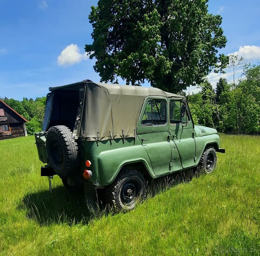 UAZ 469 2.4L Benzín