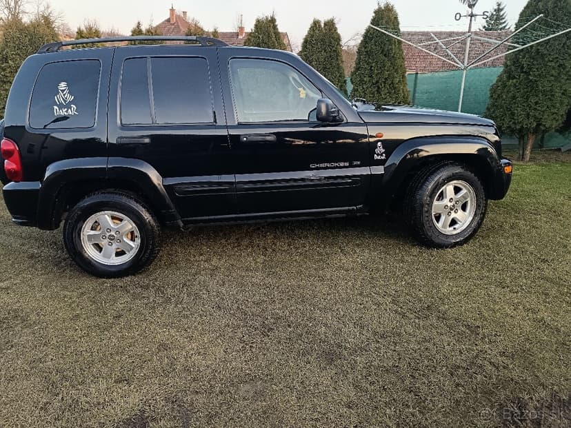 Jeep cherokee kj 2,5 105kw 5st manuál 4x4