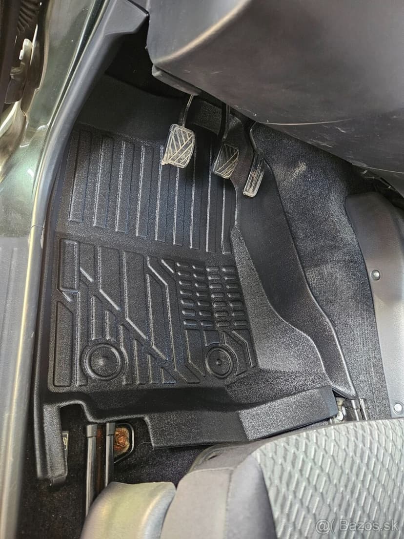 Suzuki Jimny , Samurai - gumové koberce, vaničky