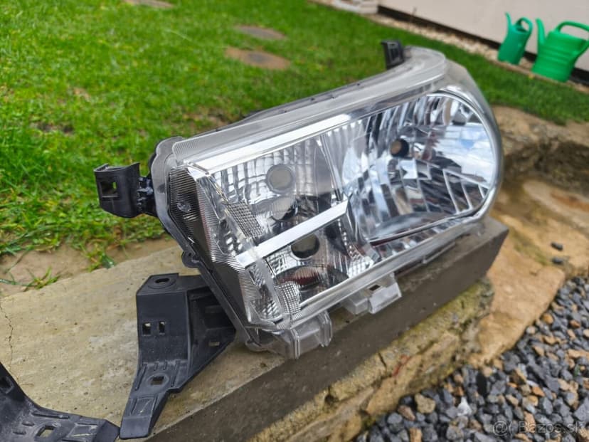 Originál svetlá na Toyota Hilux